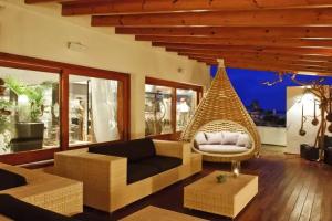 Hotel Tahiti, Es Pujols