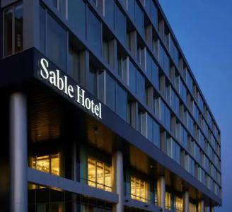 Sable At Navy Pier Chicago, Curio Collection By Hilton - 11