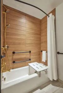 Sable At Navy Pier Chicago, Curio Collection By Hilton - 30