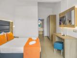 Superior Sharing Pool Family Quadruple room