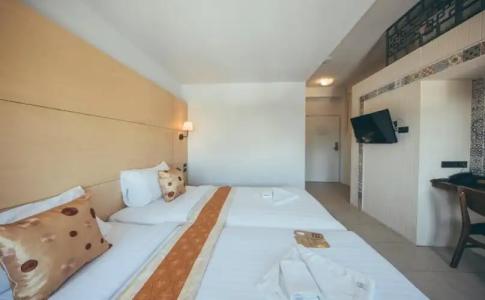 Montree Phuket - 2