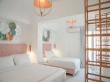 Standard Triple room with city view