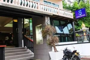 Sharaya Hotel Kata, Kata