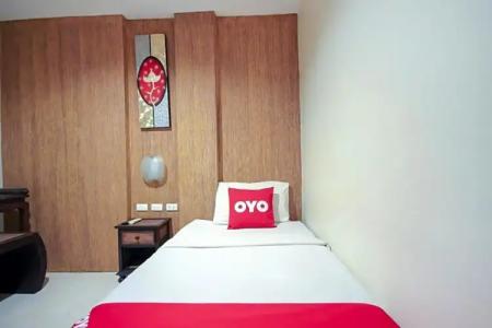 OYO 75321 Gemma Patong - 43