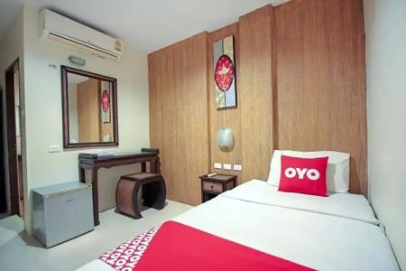 OYO 75321 Gemma Patong - 42