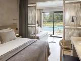 Double Club Junior Suite with pool view