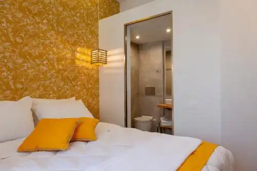 STAY INN - 11