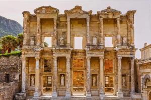 Pir Efes Konaklari, Izmir