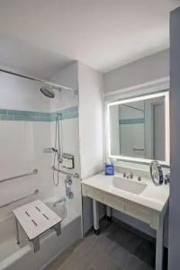 Maren Fort Lauderdale Beach, Curio Collection By Hilton - 61