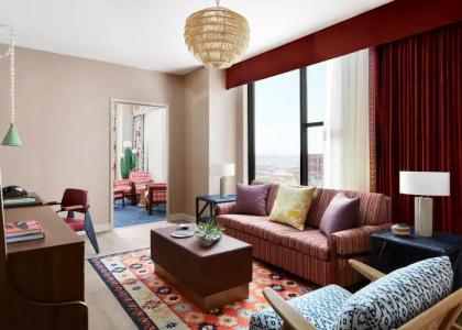 Graduate by Hilton Tucson - 30