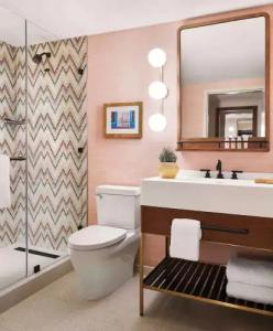 Graduate by Hilton Tucson - 52