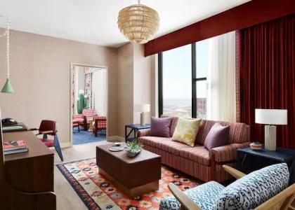 Graduate by Hilton Tucson - 80