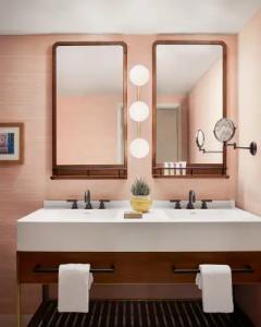 Graduate by Hilton Tucson - 24