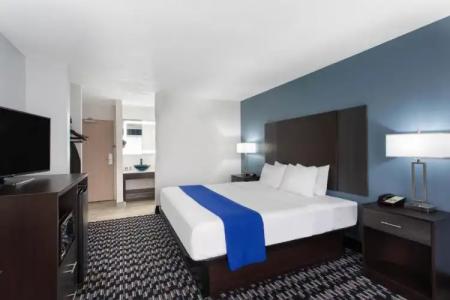 Baymont by Wyndham Charlotte University - 25