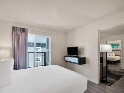 Waterwalk Charlotte Arrowood - 83