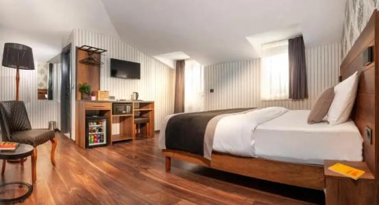 Bossuite Business - 43