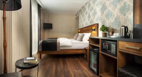 Bossuite Business - 11