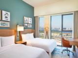 2 Bedrooms Apartment with water view