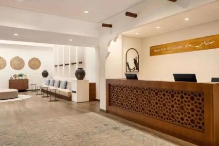 Super 8 by Wyndham Dubai Deira - 1