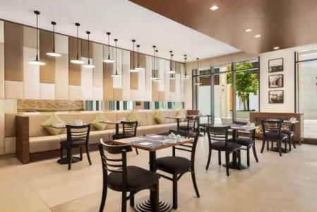 Super 8 by Wyndham Dubai Deira - 14