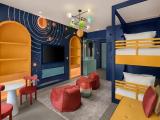 Theme Deluxe Family room