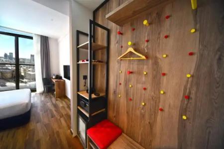 Kingsgate Canal - By Millennium, Dubai - 30