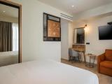 Standard Triple room with city view