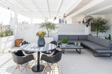 Gallery Suites & Residences - 21