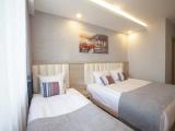 Deluxe Triple room with city view