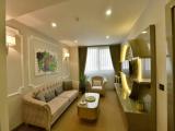 Corner Double Suite with city view