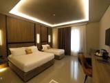 Standard Triple room with partial sea view