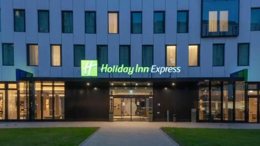 Holiday Inn Express - 0