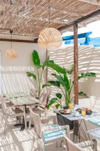 Atma Beach Rooms & Suites - 26