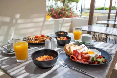 Atma Beach Rooms & Suites - 10