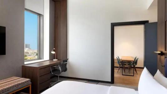 Aloft Al Mina, Dubai - 100