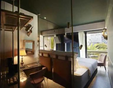 Brown Lighthouse Athens, a member of Browns - 5