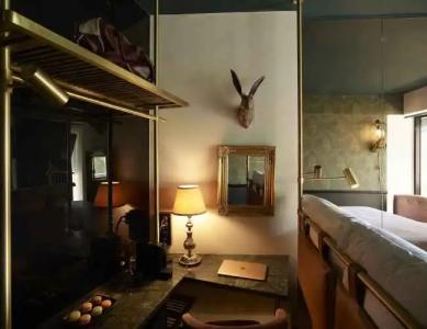 Brown Lighthouse Athens, a member of Browns - 4