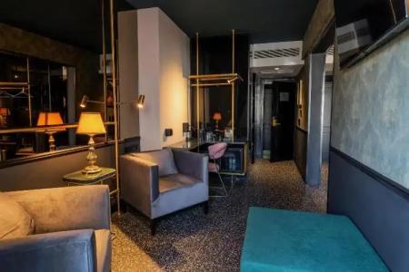 Brown Lighthouse Athens, a member of Browns - 45