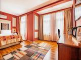 Standard Triple room with city view