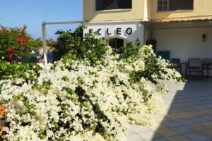 Cleo Rooms 250m from the beach, Malia