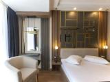 Deluxe Suite with lake view