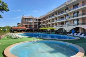 Sunny Island Chernomorets, Chernomorets