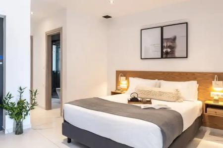 Melo Athens - 206
