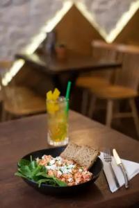 Melo Athens - 12