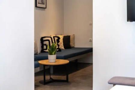 Melo Athens - 71