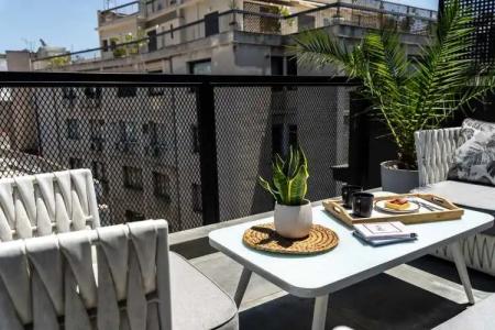 Melo Athens - 188