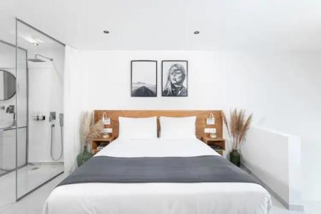 Melo Athens - 160
