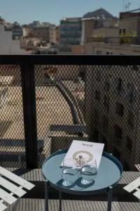Melo Athens - 114