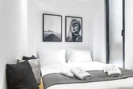 Melo Athens - 102