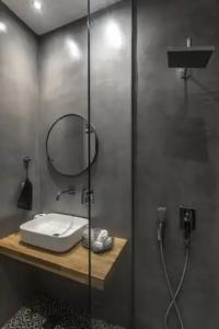 Melo Athens - 112